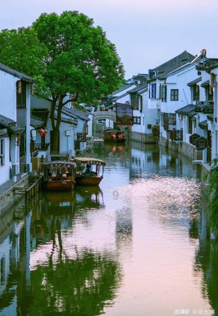 去海滩玩除了穿波西米亚长裙，还有什么穿搭合适？游戏画面